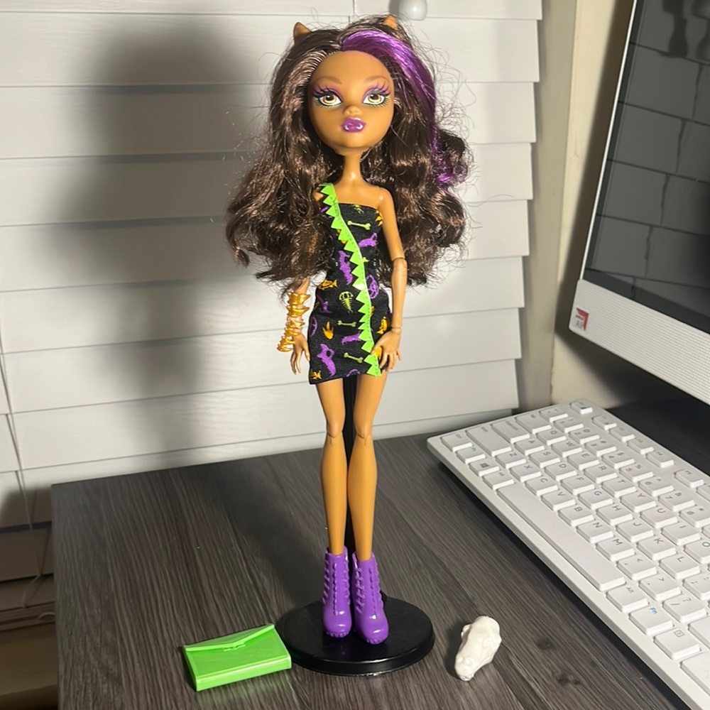 Mattel Monster High Freaky Field Trip Clawdeen Wolf Doll